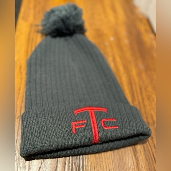 TORONTO FOOTBALL CLUB (TFC) grey and red winter hat and scarf set - Picture 2 of 4